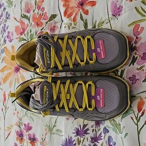 Brand New Women's Skechers Sport Tennis Shoe with Memory Foam Plus. Size 8 1/2